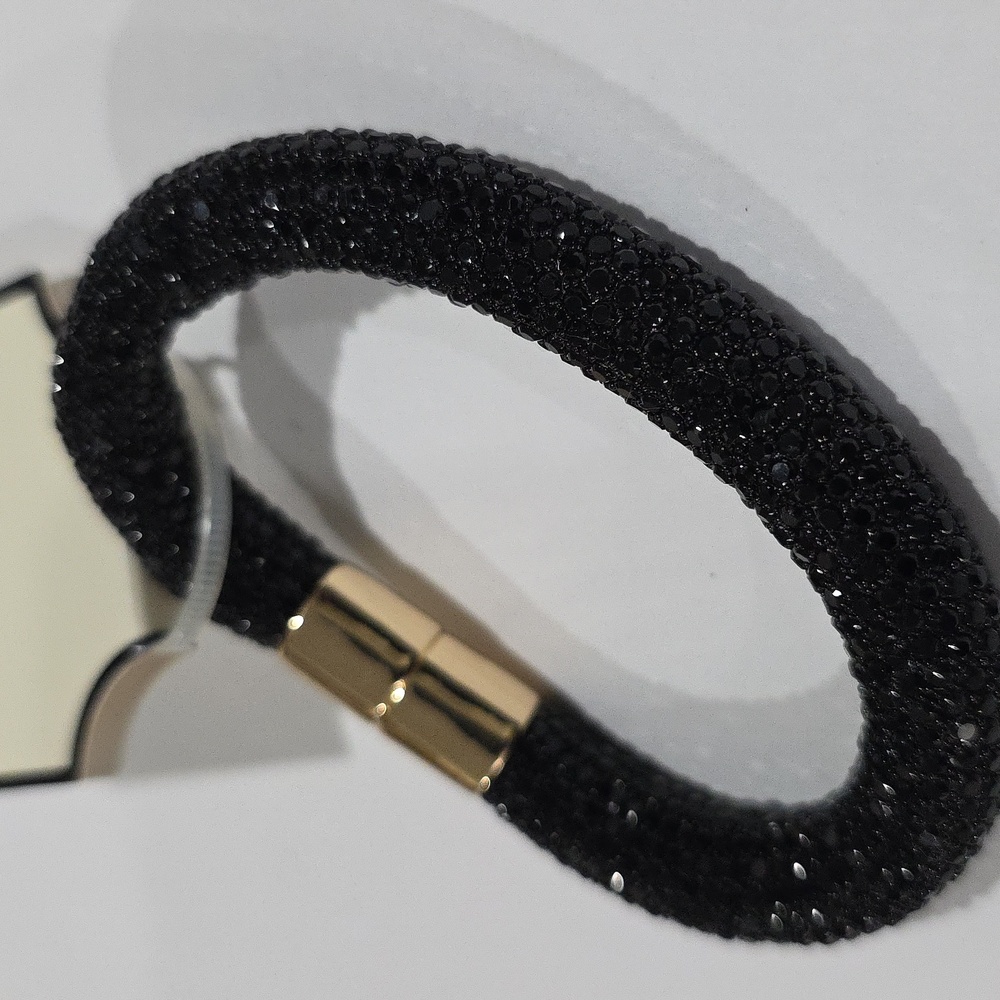 Black Crystal Bracelet w/ Gold Magnetic Clasp – Elegant Luxe Fashion Jewelry - Picture 6 of 8